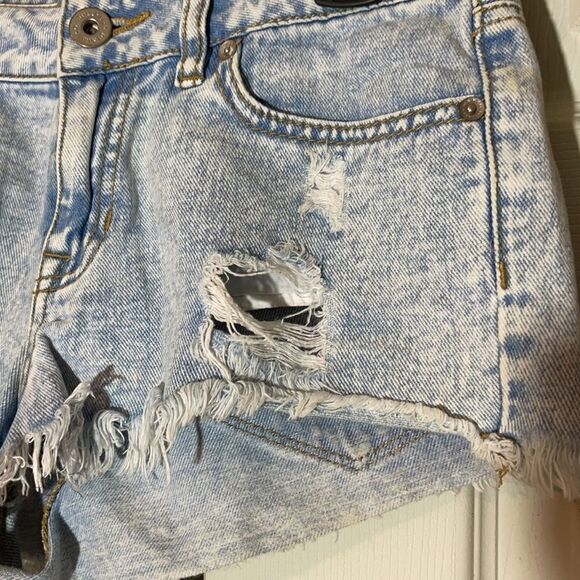 Bullhead Denim Low Rise Distressed Shorty Shorts 3 - Picture 7 of 16